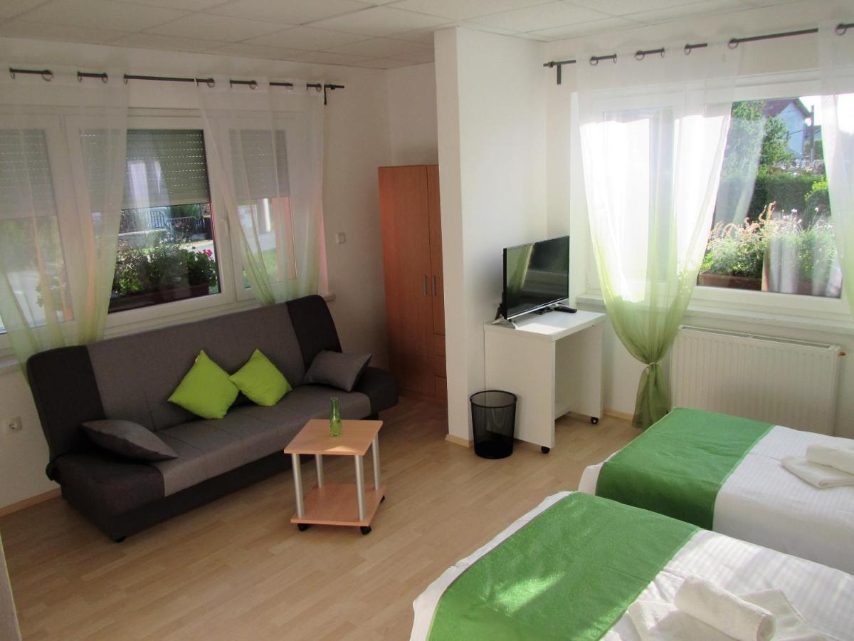 Pod Orehi Bed & Breakfast Postojna Exterior photo