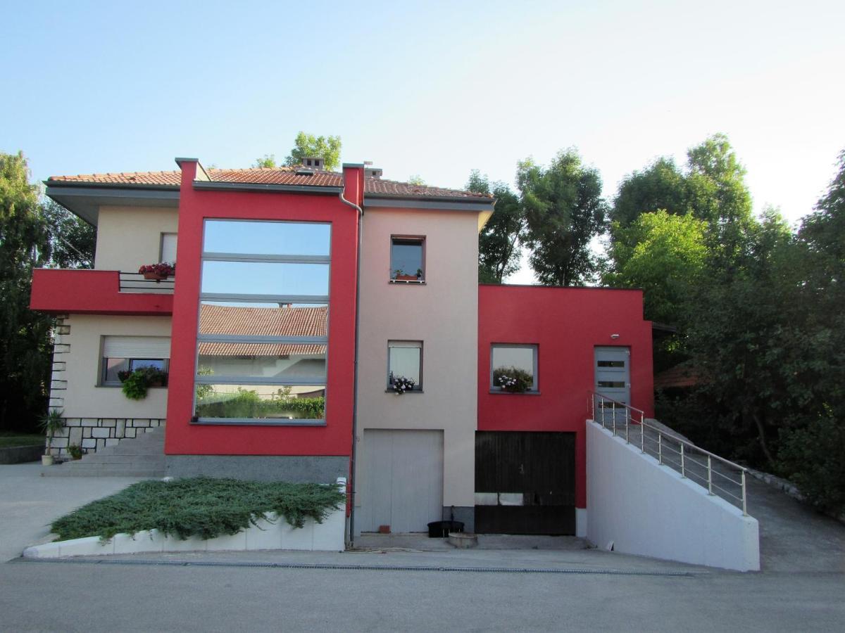 Pod Orehi Bed & Breakfast Postojna Exterior photo