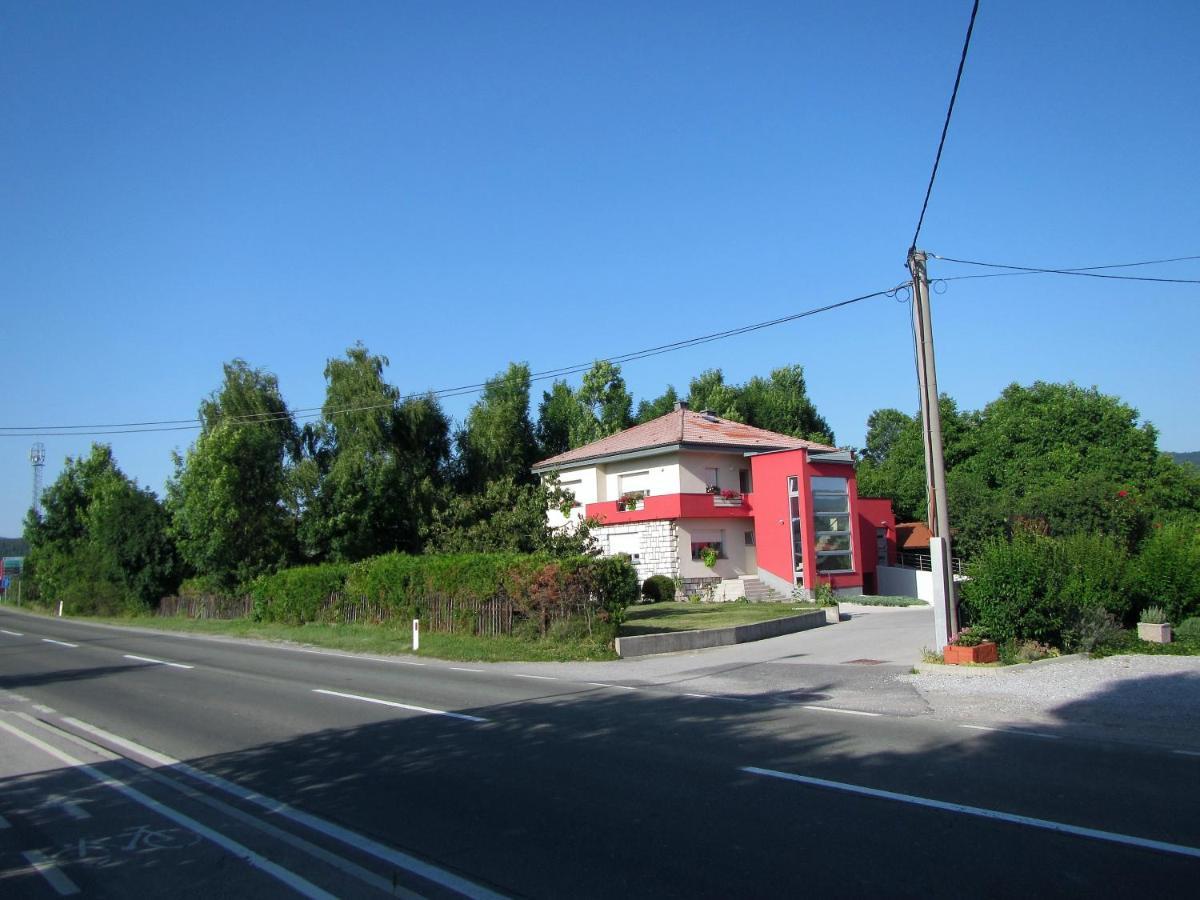 Pod Orehi Bed & Breakfast Postojna Exterior photo