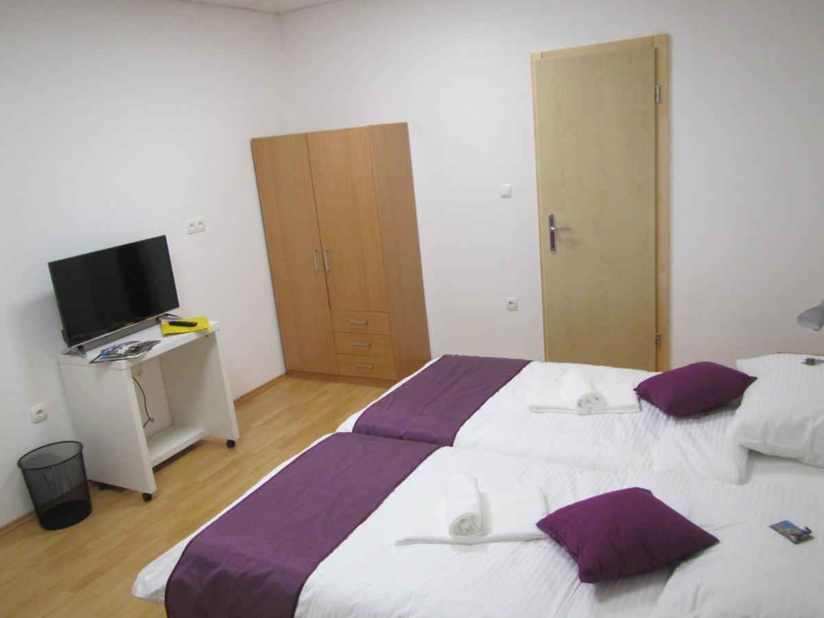 Pod Orehi Bed & Breakfast Postojna Exterior photo
