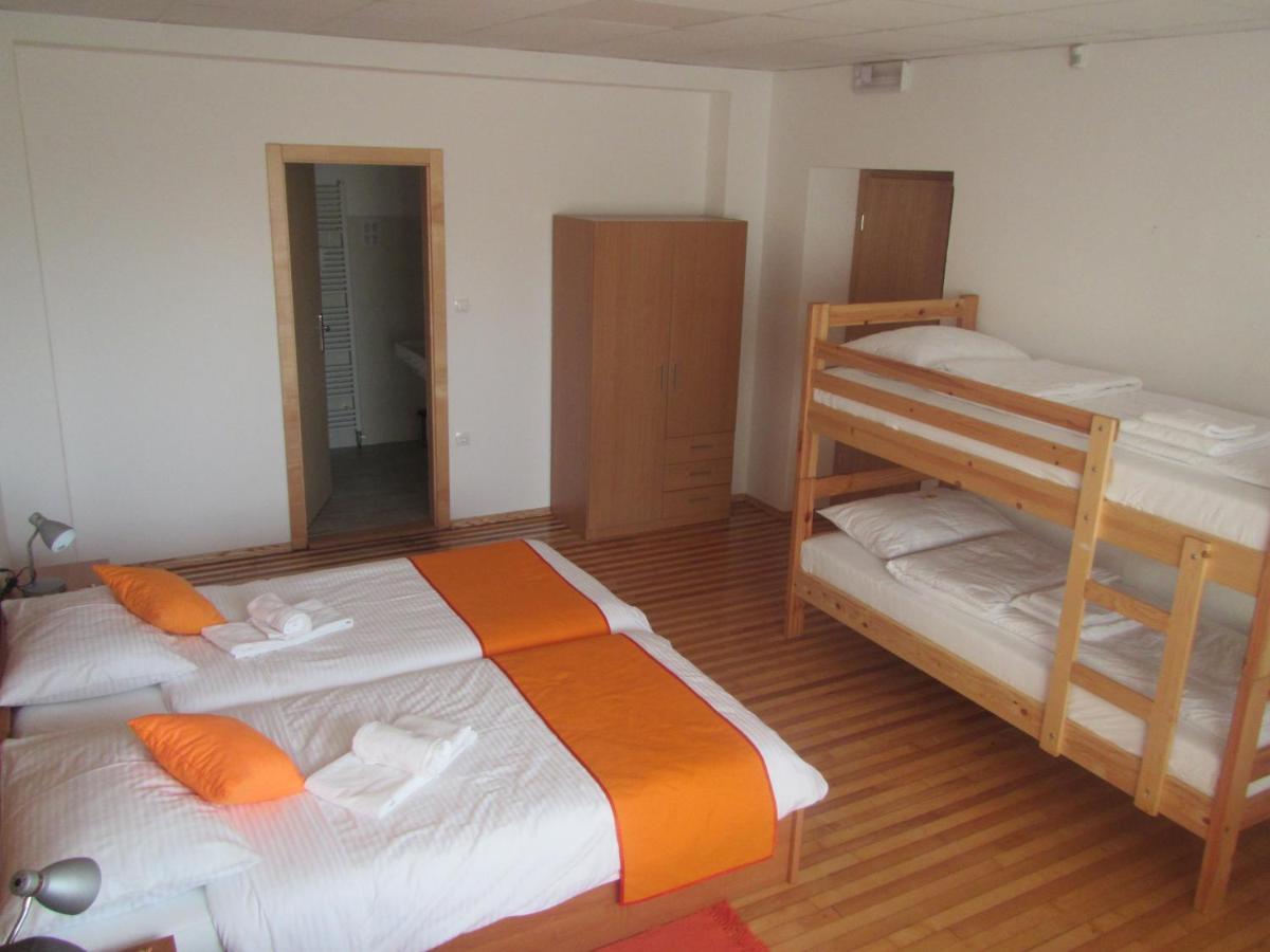 Pod Orehi Bed & Breakfast Postojna Exterior photo